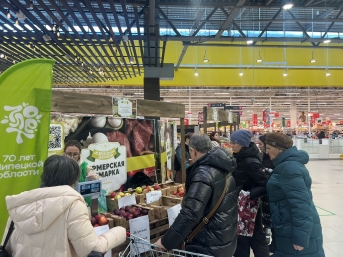 Фермерская ярмарка в гипермаркете «АШАН»  второй день радует жителей и гостей города Липецка