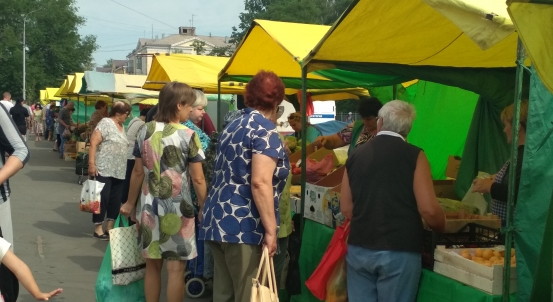 Областная ярмарка в районе Городского дворца культура ЛТЗ г.Липецк
