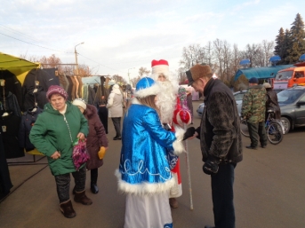 Жители Лев-Толстовского района сделали покупки к праздничному столу  