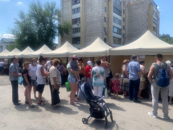 В городе Липецке на 4-х площадках 8 и 9 июля развернулась торговля сезонными овощами и фруктами