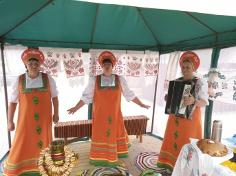 Ярмарка в рамках фестиваля «Медовый пир» в селе Измалково